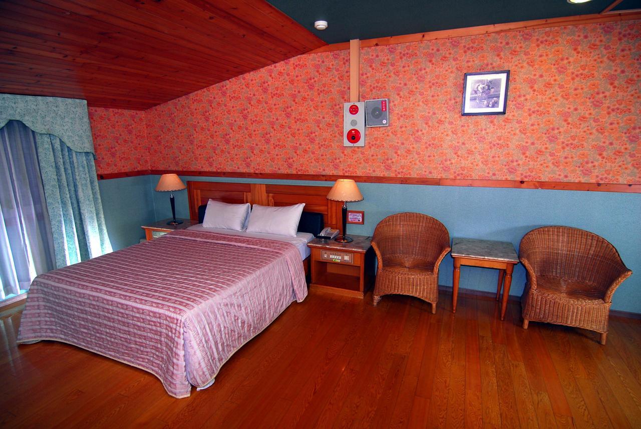 Paiwei Motel Тайнань Екстер'єр фото